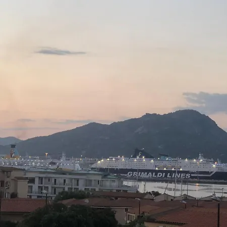 Διαμέρισμα Oasis Olbiamare